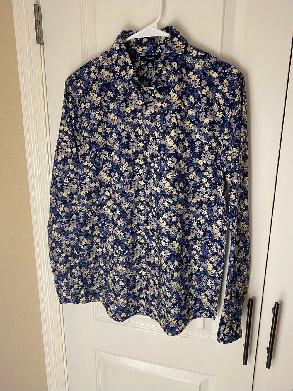 Alfani Men’s Navy and Cream Floral Button-Down Shirt - Size S